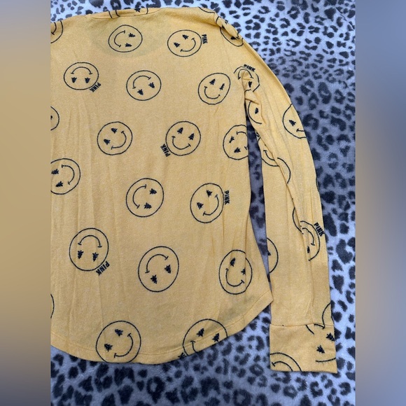 PINK Victoria’s Secret Smiley Face Sleepwear Pajama Top in Yellow Orange Medium - Picture 11 of 17